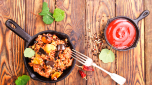 Arroz com carne moída e berinjela